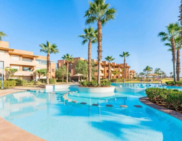 Relax Front of Pool – Golf – Atlas